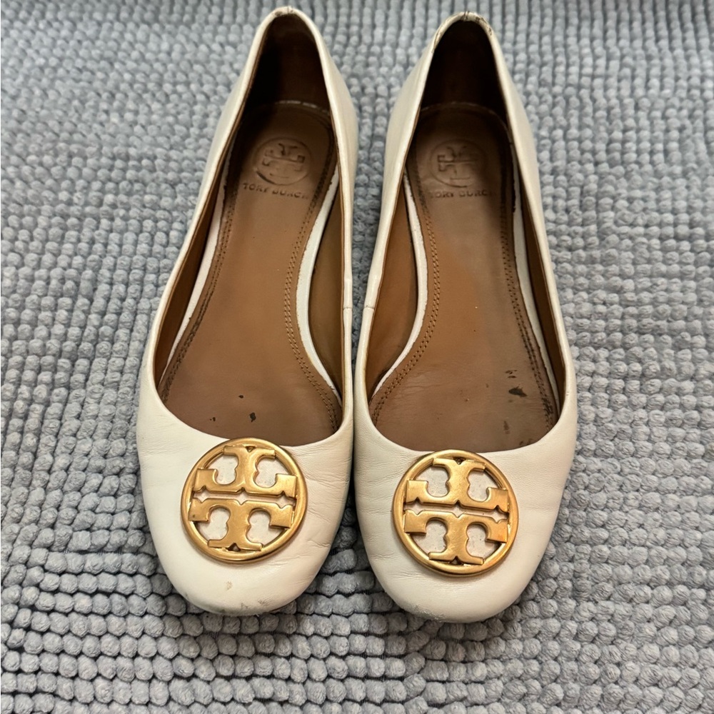 Tory Burch White Leather Logo Ballet Flats with small heel